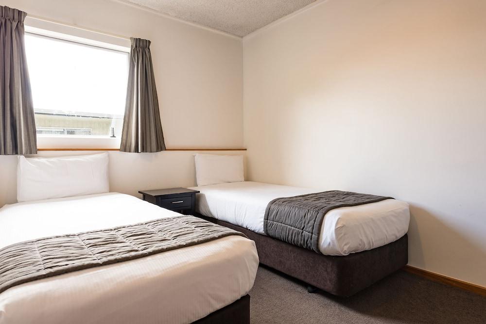 Heartland Ambassador Hotel Hamilton 3*