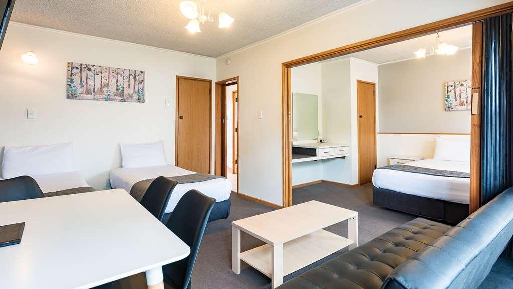 Heartland Ambassador Hotel Hamilton 3*