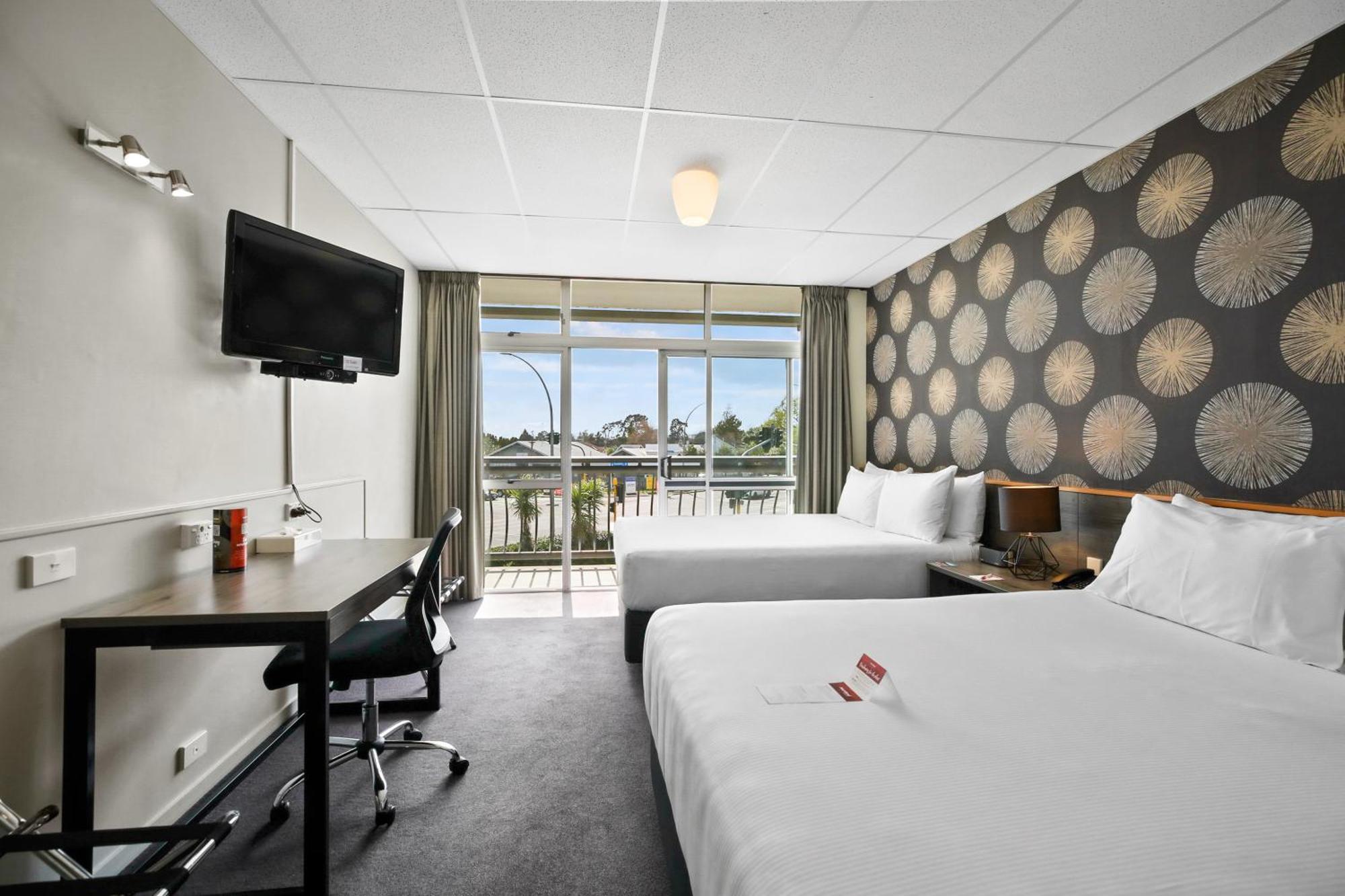 Hotel Heartland Ambassador Hotel Hamilton 3*