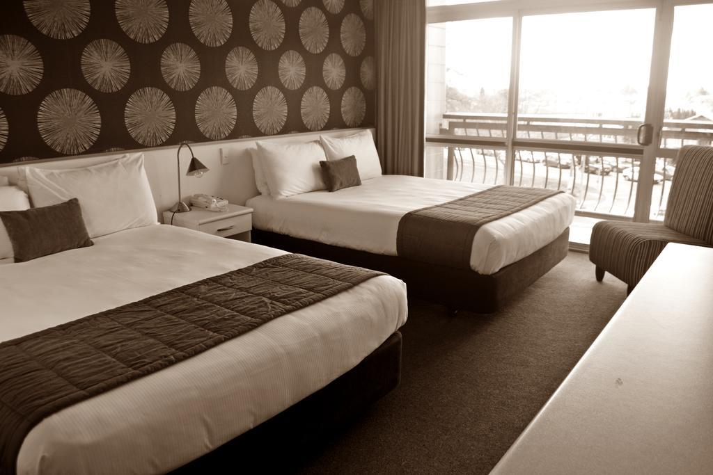 Heartland Ambassador Hotel Hamilton Hotel