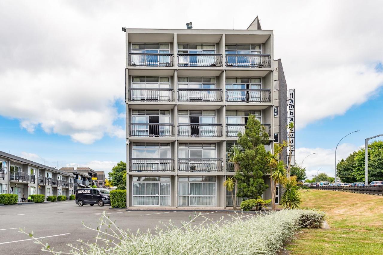 Heartland Ambassador Hotel Hamilton Hotel 3*
