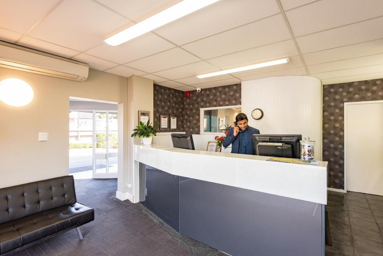 Heartland Ambassador Hotel Hamilton Hotel 3*