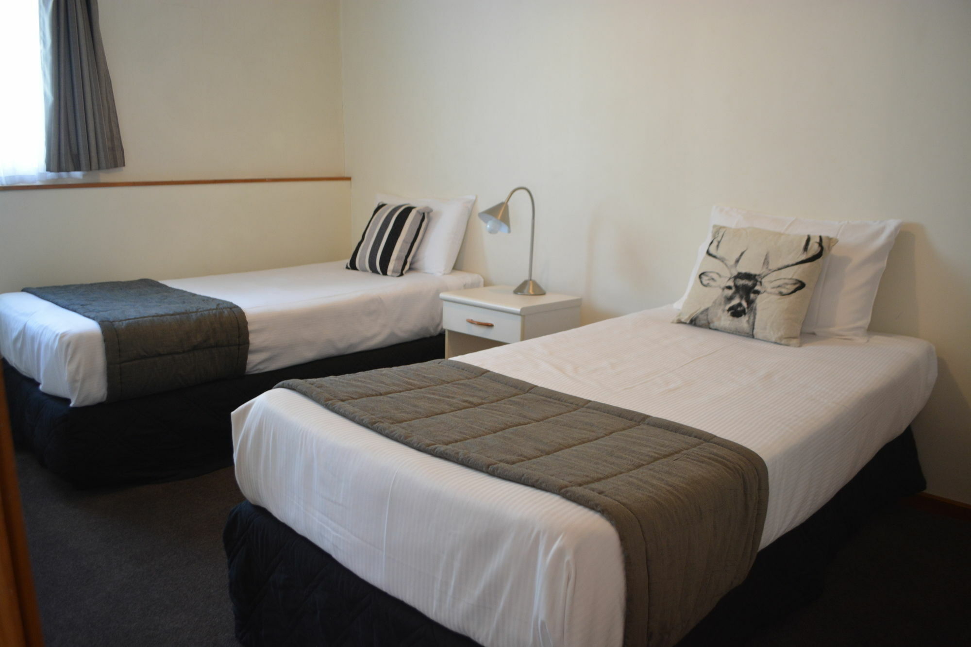 Heartland Ambassador Hotel Hamilton Hotel 3*