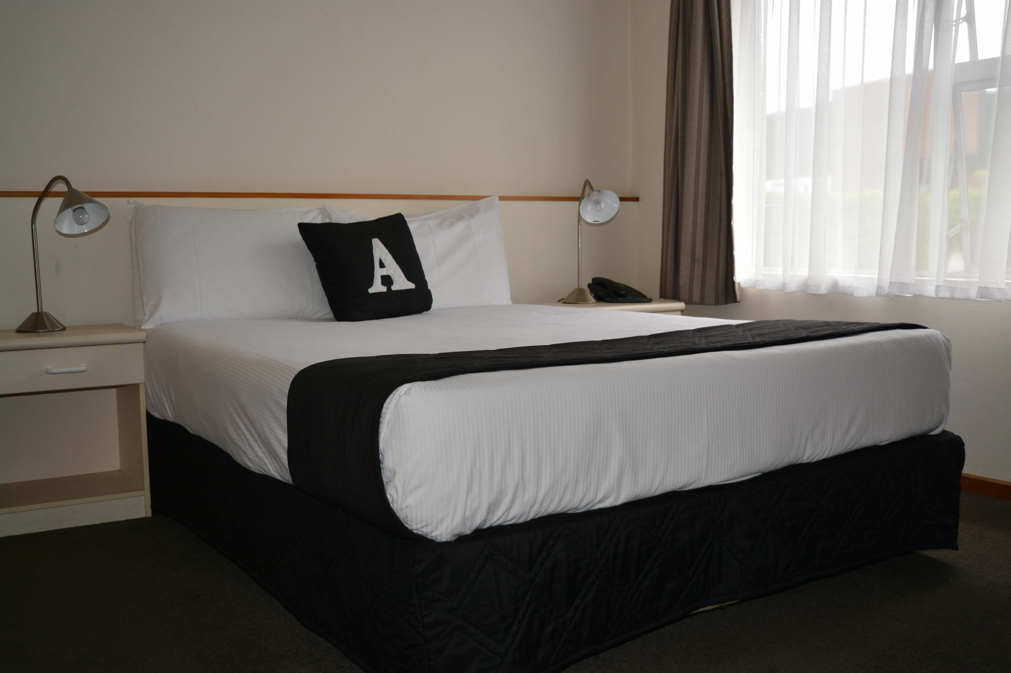 Heartland Ambassador Hotel Hamilton Hotel